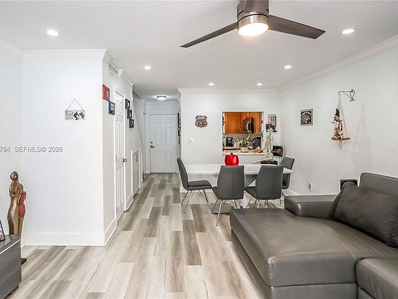 4th image of 30 SW 108th Ave #7-G