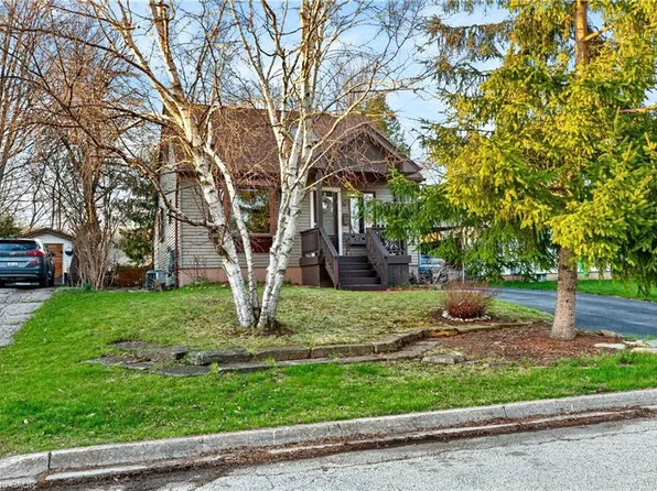 9 Morton Ave, Hamilton, ON L9H 2P4