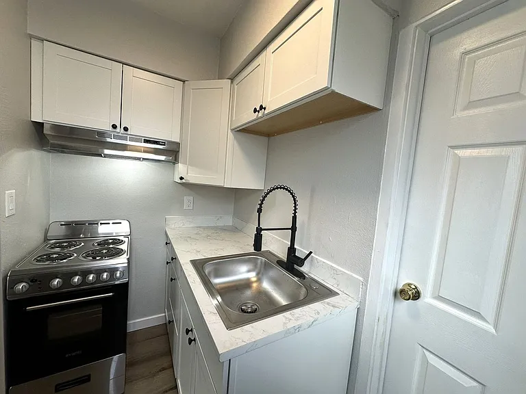 2317 Grand- 5 Unit — Photo 15