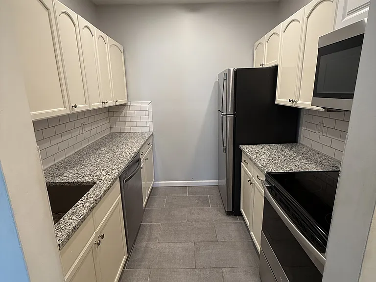 140 Union St #4 — Photo 2