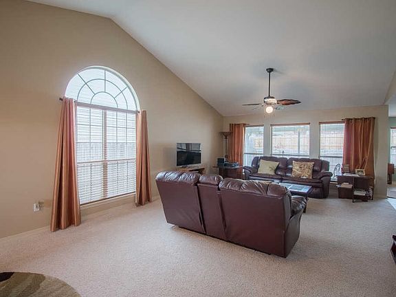 5th image of 18104 Lake Vista Dr