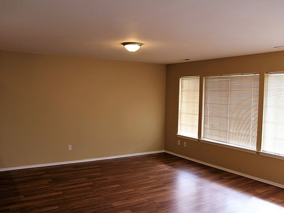5th image of 4916 43rd Ln SE