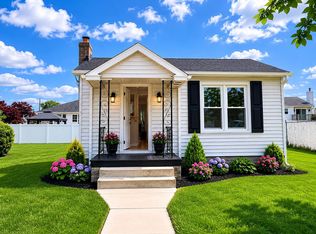 717 6th St, West Babylon, NY 11704