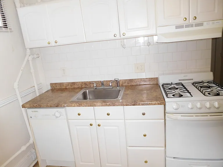 56 Gardner St — Photo 12