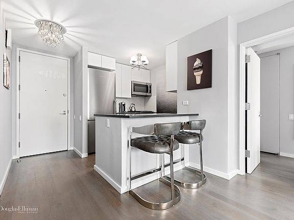 3rd image of 515 E 72nd St APT 27E