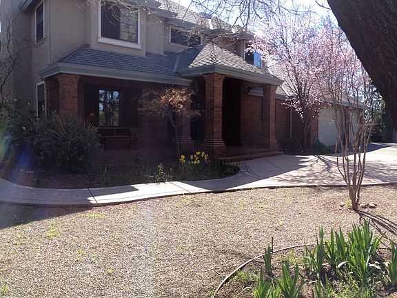 Front w/Living Rm Window