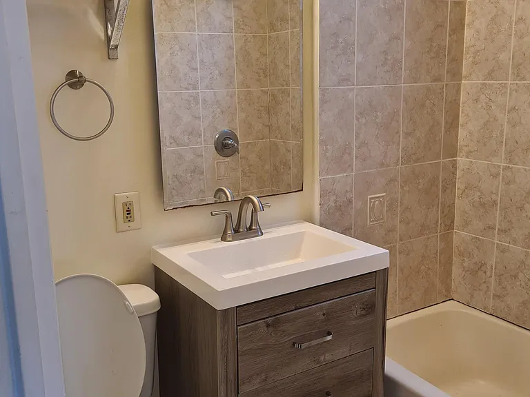 507 Florida Ave NW #2 — Photo 6