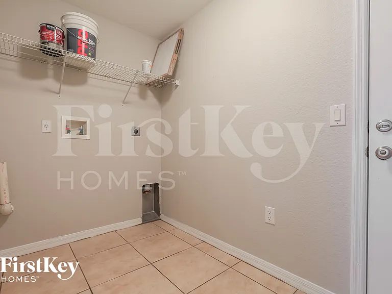 2925 Silas Ave — Photo 13