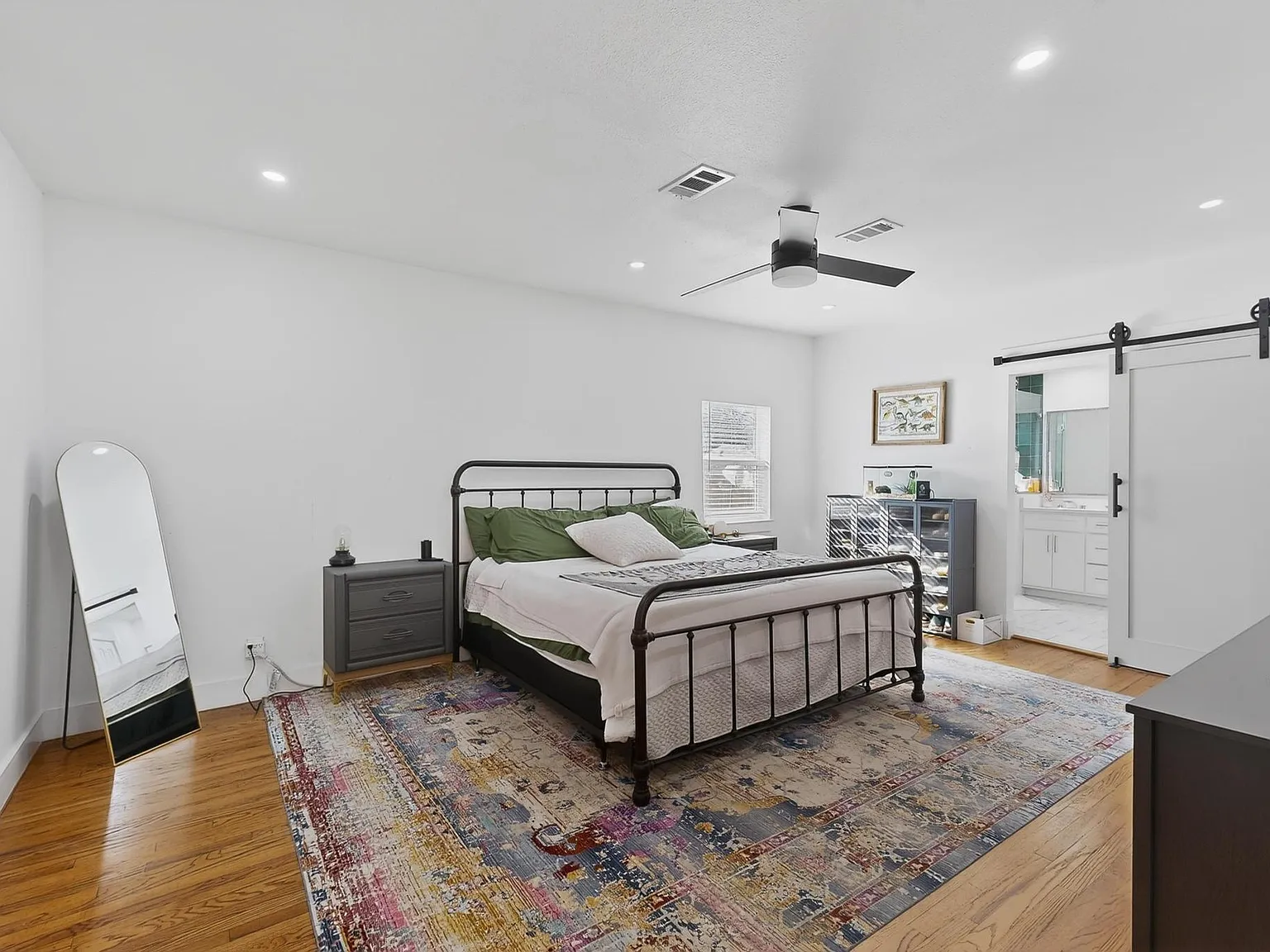 2 bed, 2.5 bath, 1355 sqft, $2,800 — Photo 4