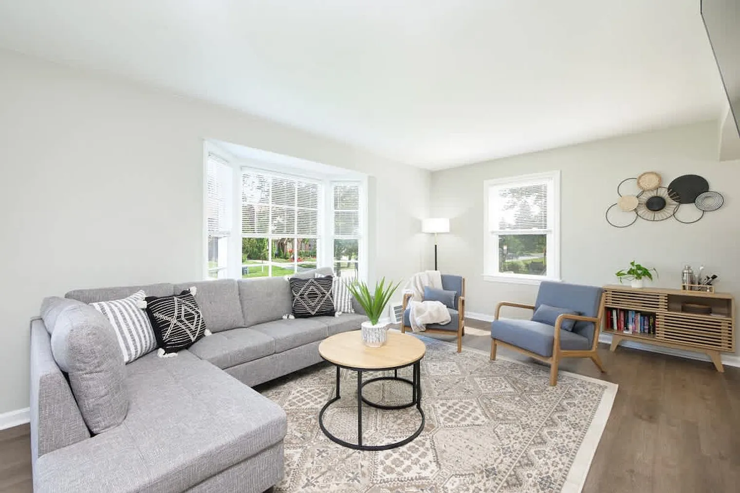 3 bed, 1.0 bath, $3,461 — Photo 1