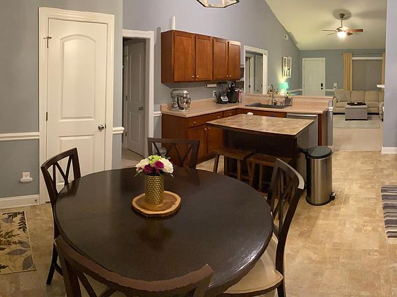 4th image of 2504 Saddleback Dr #B