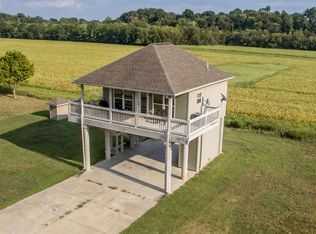 2040 Tennessee River Ln, Clifton, TN 38425