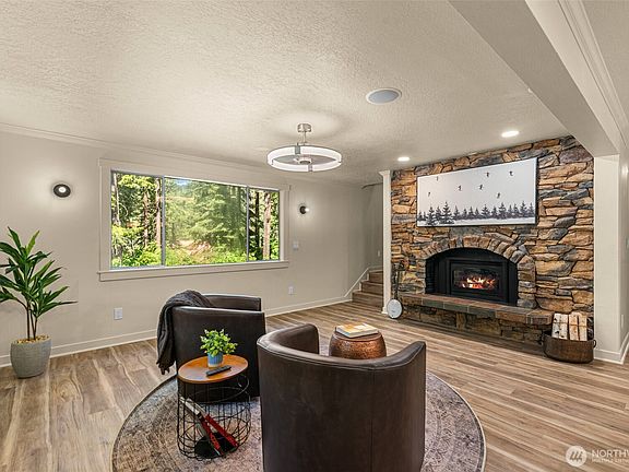 4th image of 22583 Alpine Hills Road