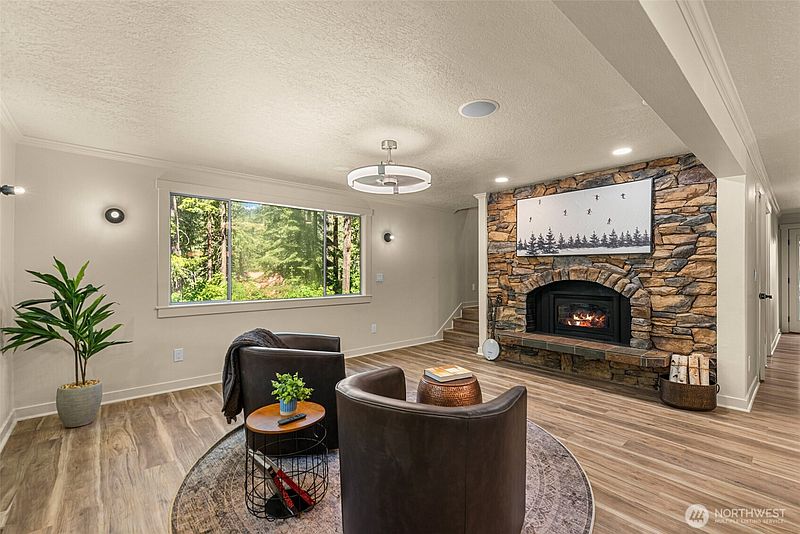 4th image of 22583 Alpine Hills Road