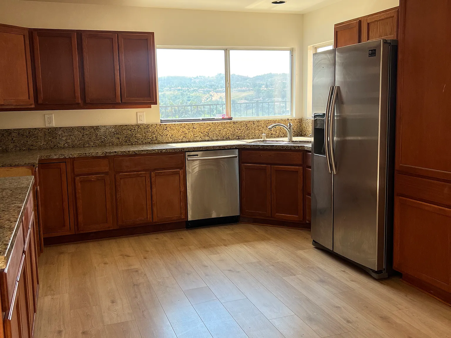 3 bed, 1400 sqft, $3,999 — Photo 4