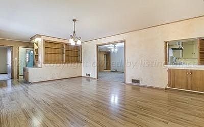 4th image of 101 W 19th Ave