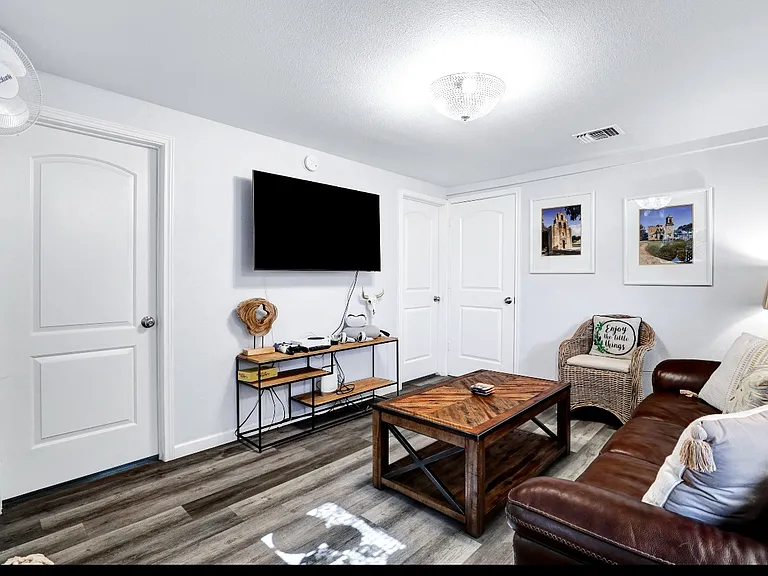 425 Parland Pl #423 — Photo 4