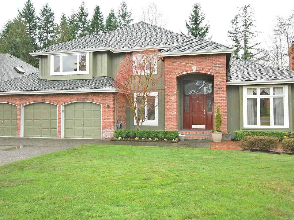 Beautifully Upgraded Home in Brookemont Neighborhood