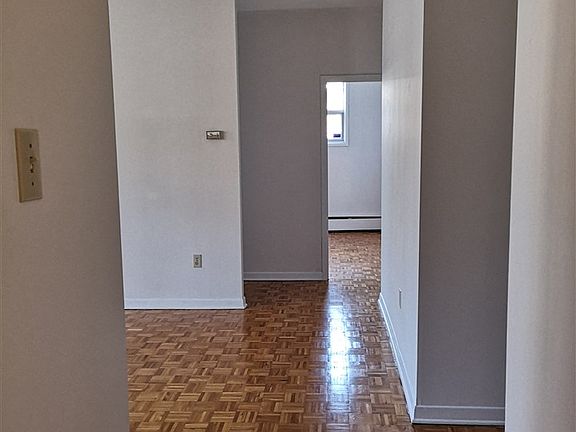 3rd image of 990 McLean St #104