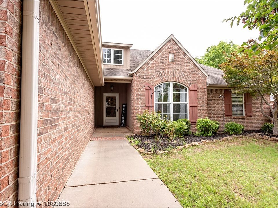 1st image of 169 Pecan Ln