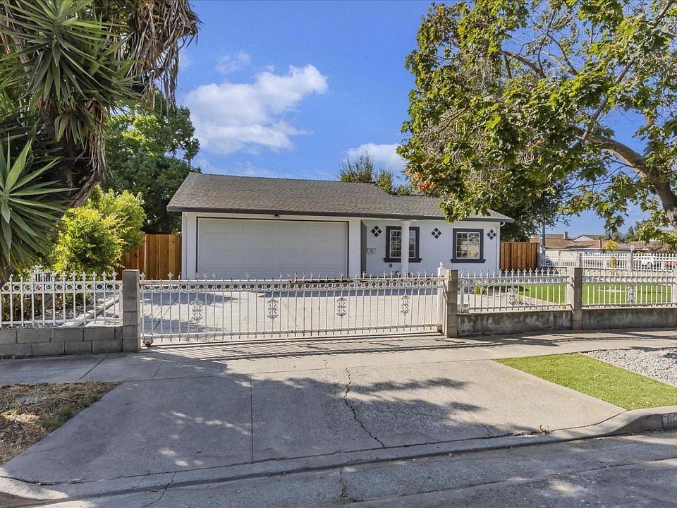 1st image of 902 Thelma Way