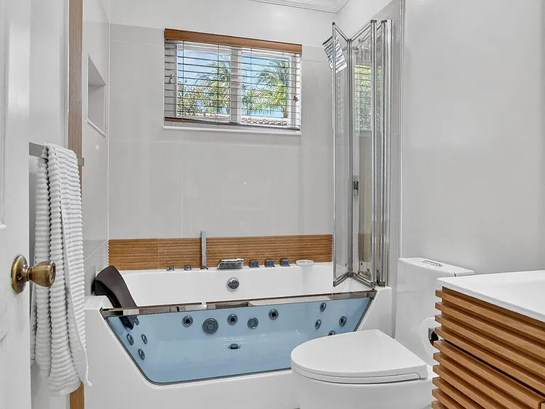424 SW 7th Way — Photo 36