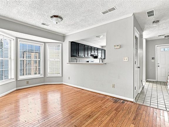 4th image of 5021 David Pl SE