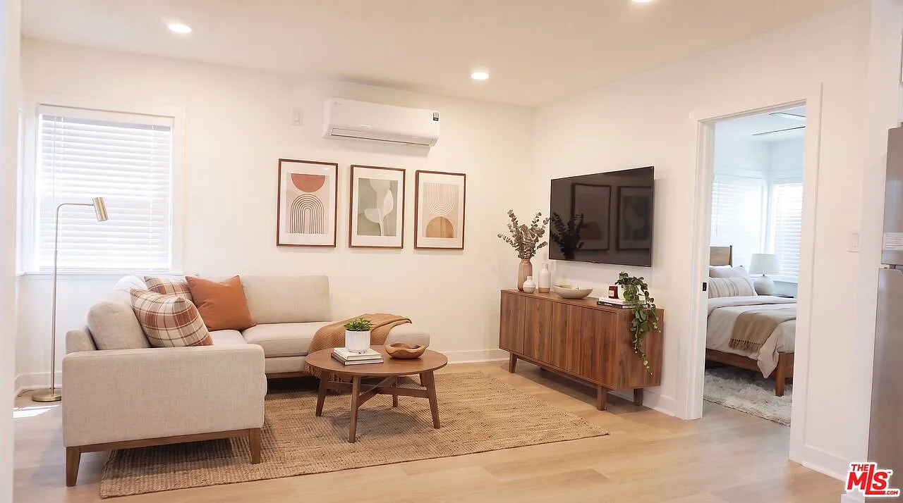 1 bed, 1.0 bath, 720 sqft, $2,650 — Photo 2