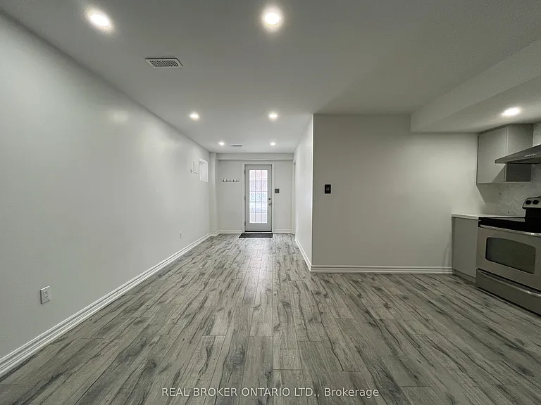 7 Robert Green Cres #BASEMENT — Photo 4