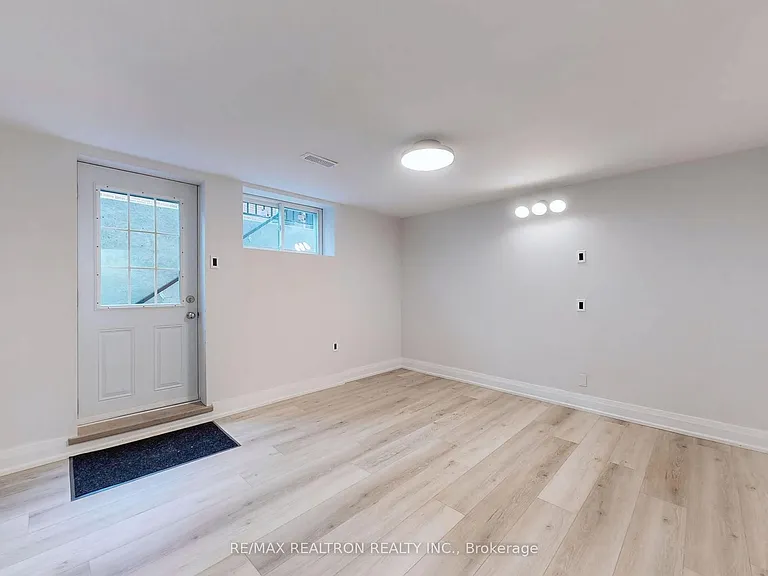 28 Blue Spruce Ln #BASEMENT — Photo 2