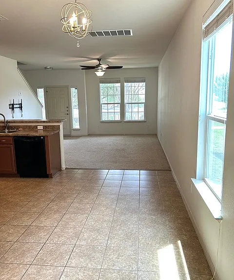 1702 Sandhills Dr — Photo 9