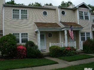 16 Stone Cmns, Yaphank, NY 11980