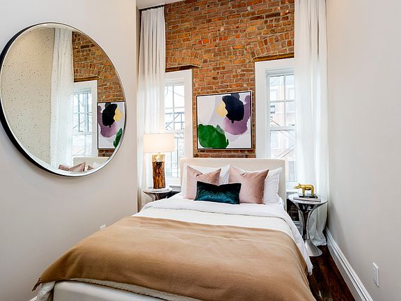 4th image of 321 W 11th St APT 4D