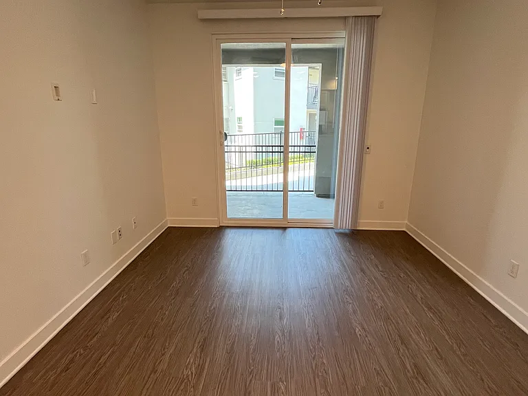 Stadium Park Apartments — Photo 31