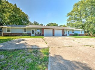 1050 W Garland St #A & B, Siloam Springs, AR 72761