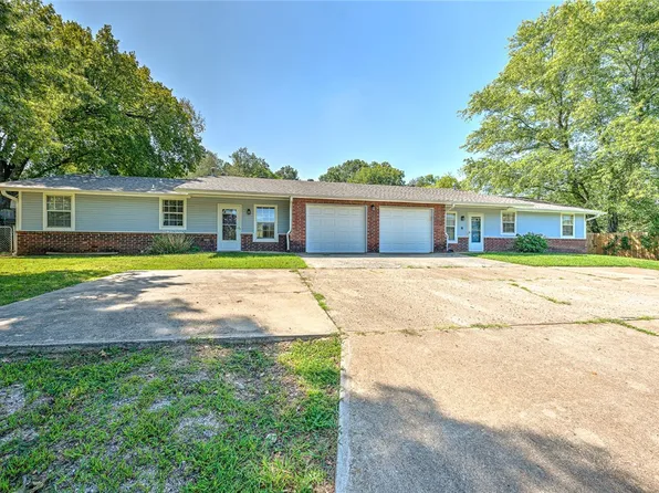 1050 W Garland St #A & B, Siloam Springs, AR 72761