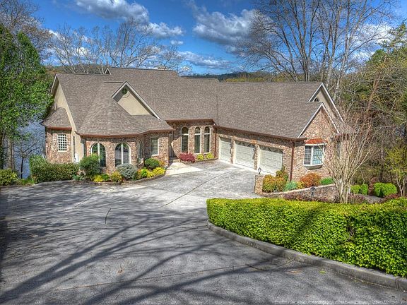 2nd image of 145 Pineberry Dr