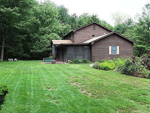 4th image of 12 Woodvale Dr