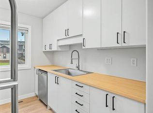 14803 34th St NW #22, Edmonton, AB T5Y2L3