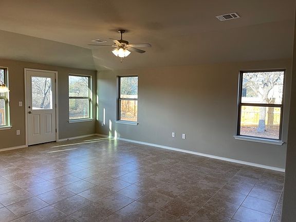 3rd image of 106 W Pine Dr