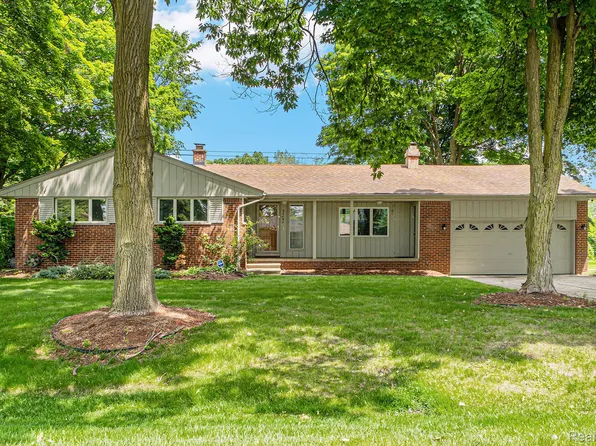30060 Eastfield St, Farmington Hills, MI 48334