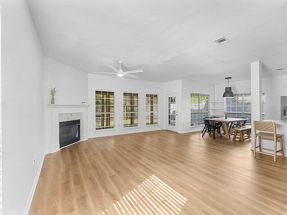 3rd image of 230 Long Lake Dr
