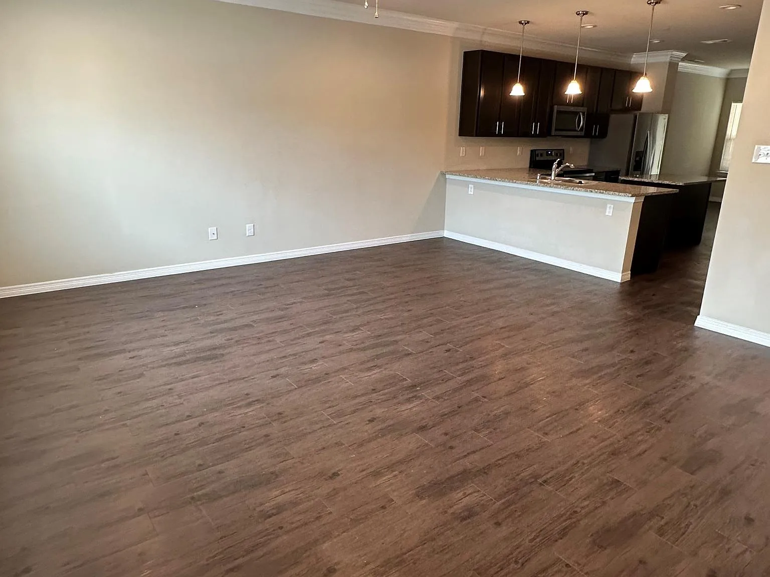 3 bed, 3.5 bath, 1857 sqft, $1,950 — Photo 4