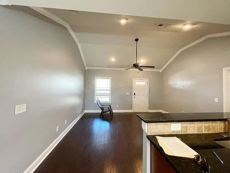 833 Cotswold Way — Photo 7