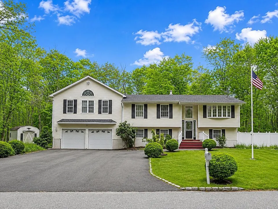 46 Walter Dr