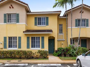 6052 SW 19th St, North Lauderdale, FL 33068
