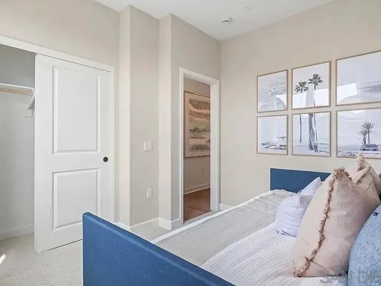 319 Honeysuckle Way — Photo 11