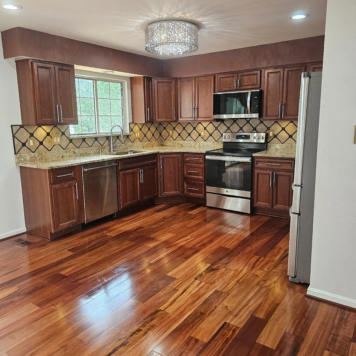 3 bed, 2.5 bath, 1412 sqft, $2,900 — Photo 3