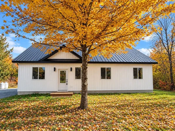 5498 Hinchinbrooke Rd, South Frontenac, ON K0H 1W0