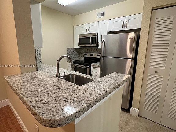 5th image of 2831 N Oakland Forest Dr APT 213